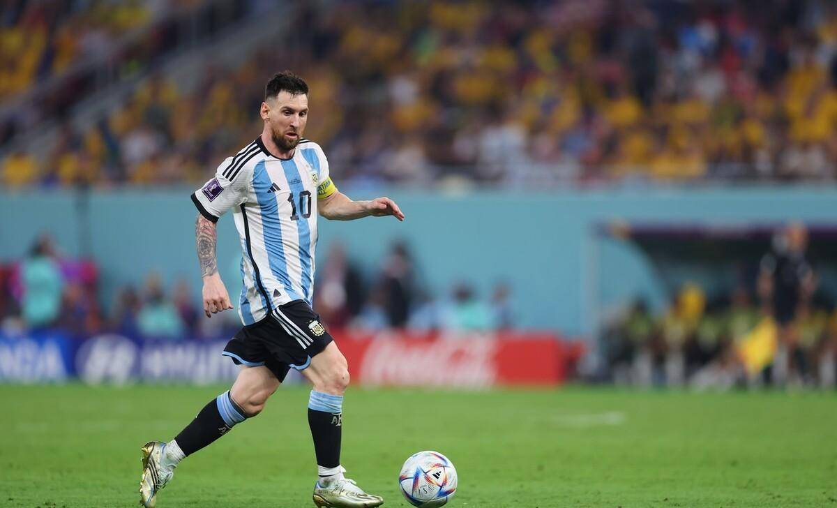 莱昂内尔·梅西在阿根廷职业生涯第1000场比赛的重要时刻挺身而出