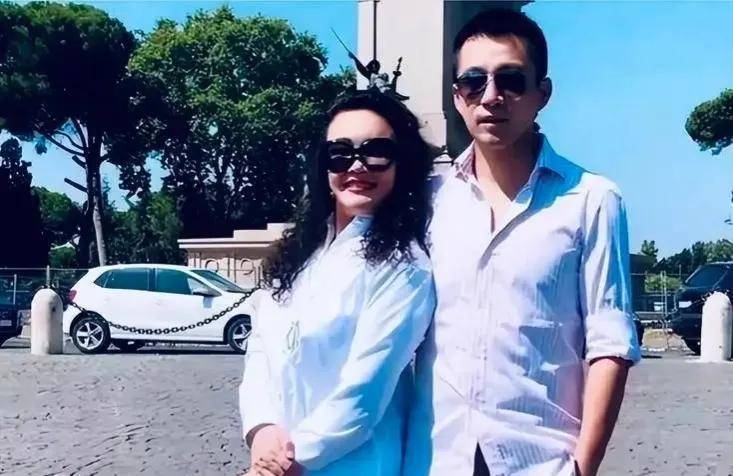 汪小菲的亲爹在哪里?当年为什么和张兰分手?_手机搜狐网