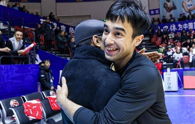 阿尔斯兰的身影出现,或许意味着他将紧随父亲阿的江的脚步离开新疆队