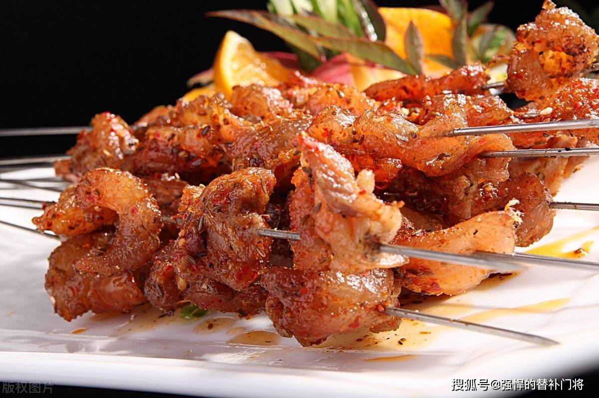 吊龙是广东人的说法,对应西餐的西冷与眼肉,主要位于牛背上的牛里脊.