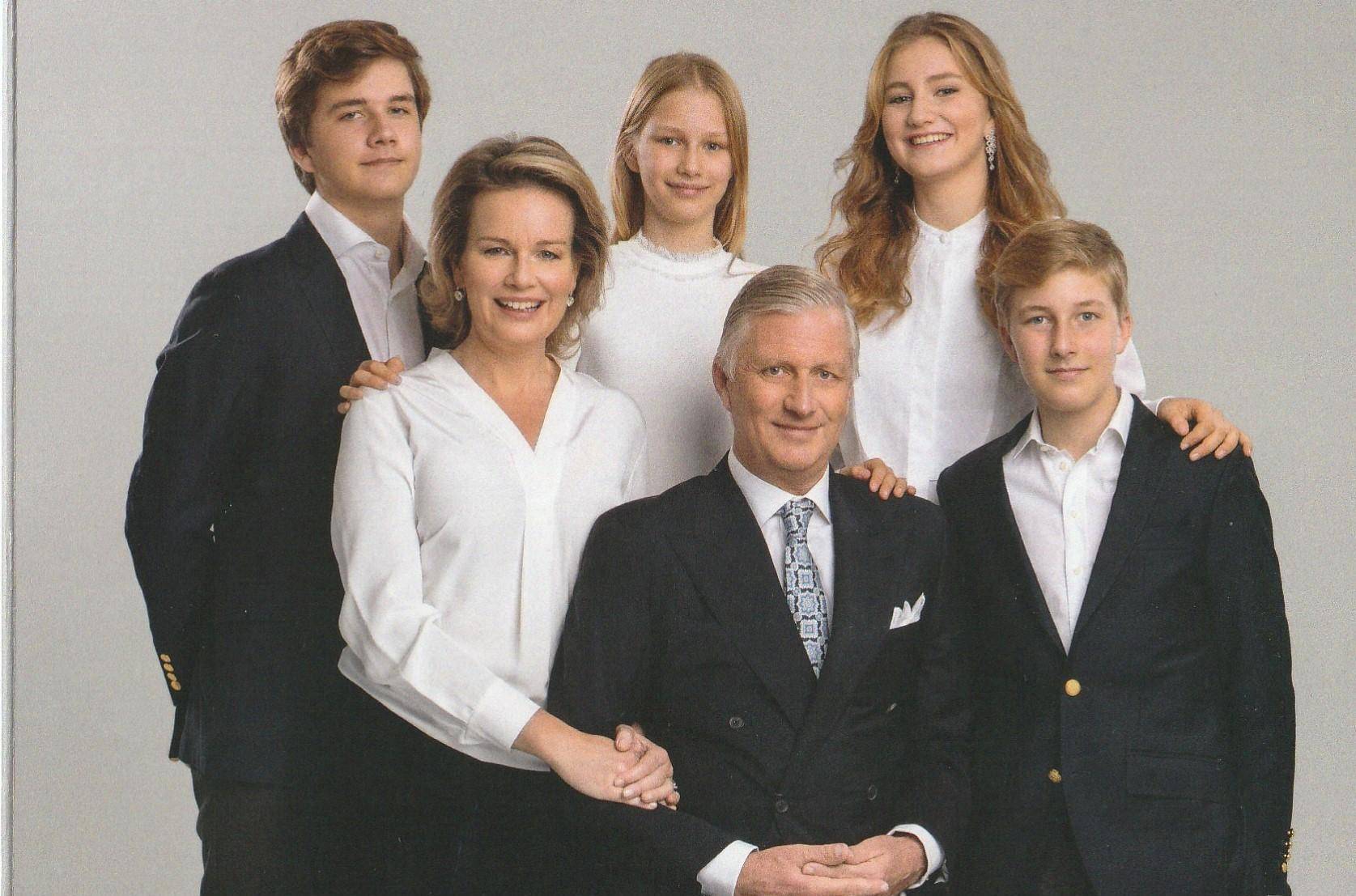 王室圣诞照出炉,夏琳着高定不输模特,小公主穿迪奥真白富美_摩纳哥_一