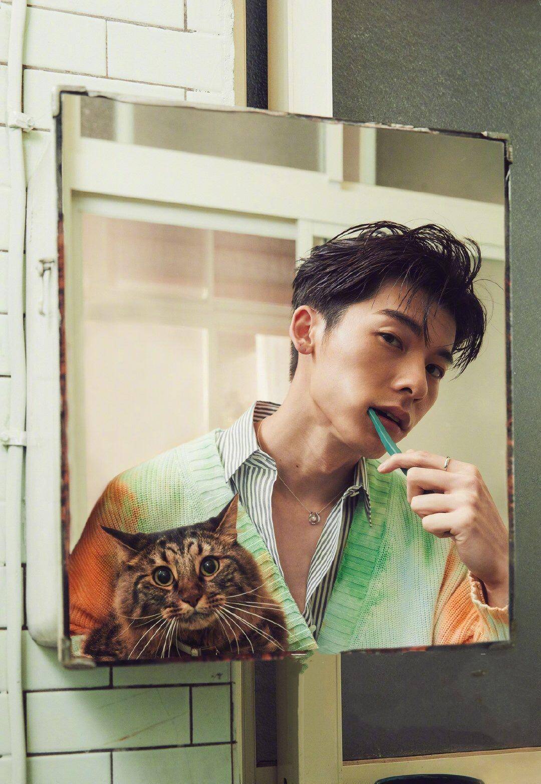 原创许光汉人气掉得太快了吧女友视角杂志曝光却罕见没有水花