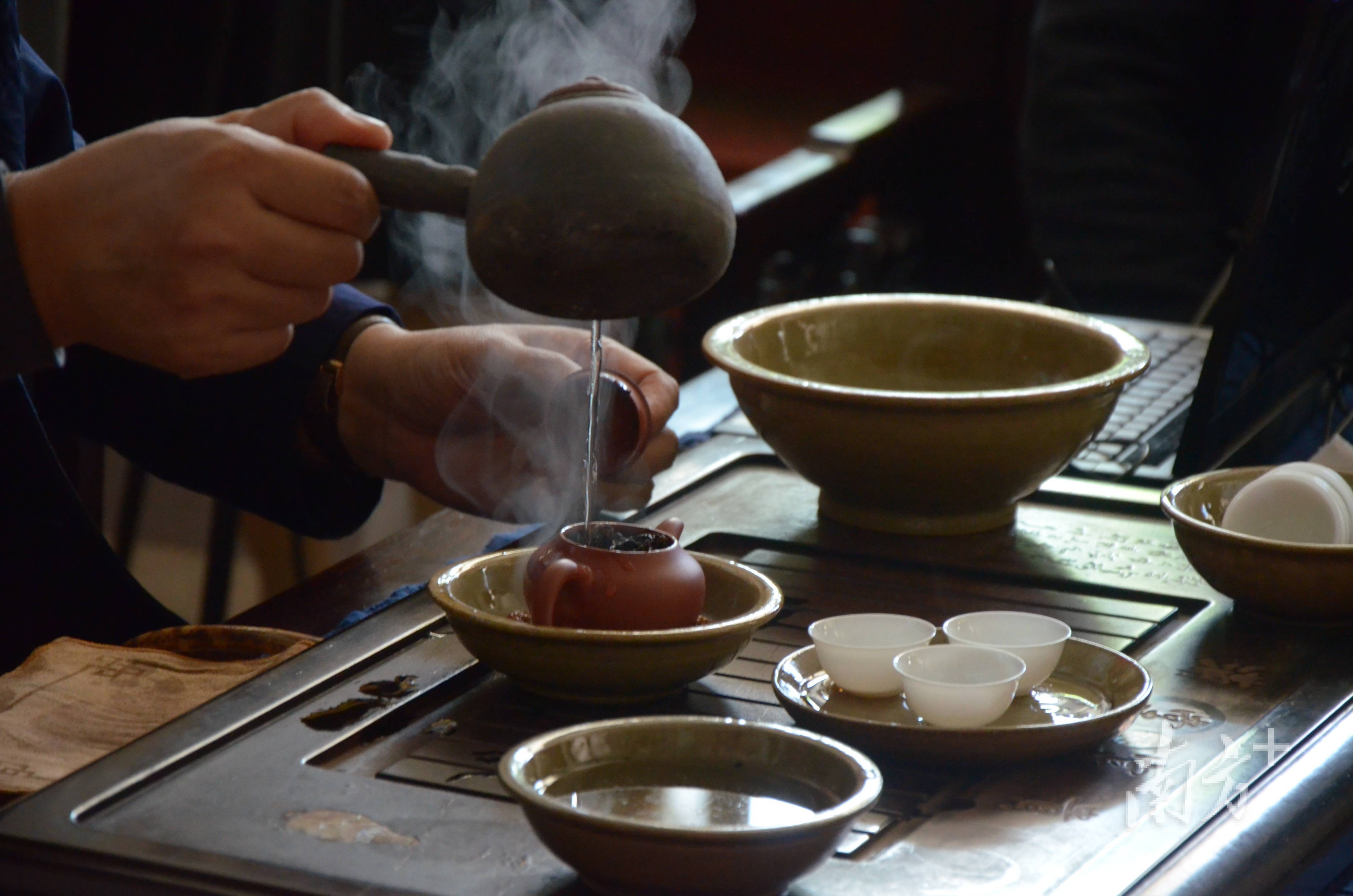 潮州工夫茶开创"南茶北饮"新风尚_茶艺_叶汉钟_标准