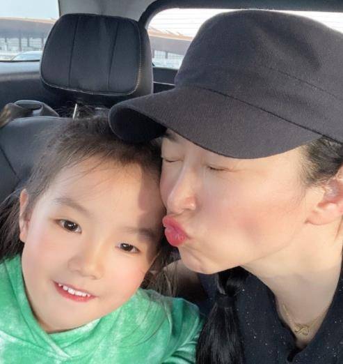 2014年,杨蕊与演员邵桐结婚,并自此处于半退隐状态.