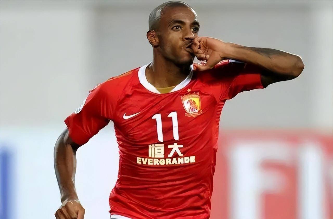 恒大36岁功勋球星官宣离队,或效仿郑智选择退役_穆里奇_阿瓦伊_赛季