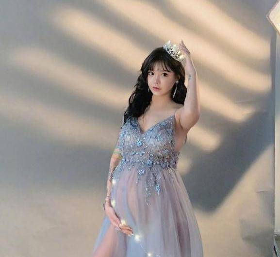 韩安冉的"狗血人生",仅22岁就结婚三次,连生孩子也要出镜_时间_继父