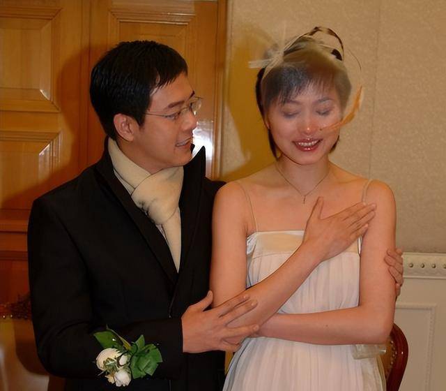 演员张妍:嫁给大5岁的香港老公,婚后生下一女,现在女儿比她还漂亮