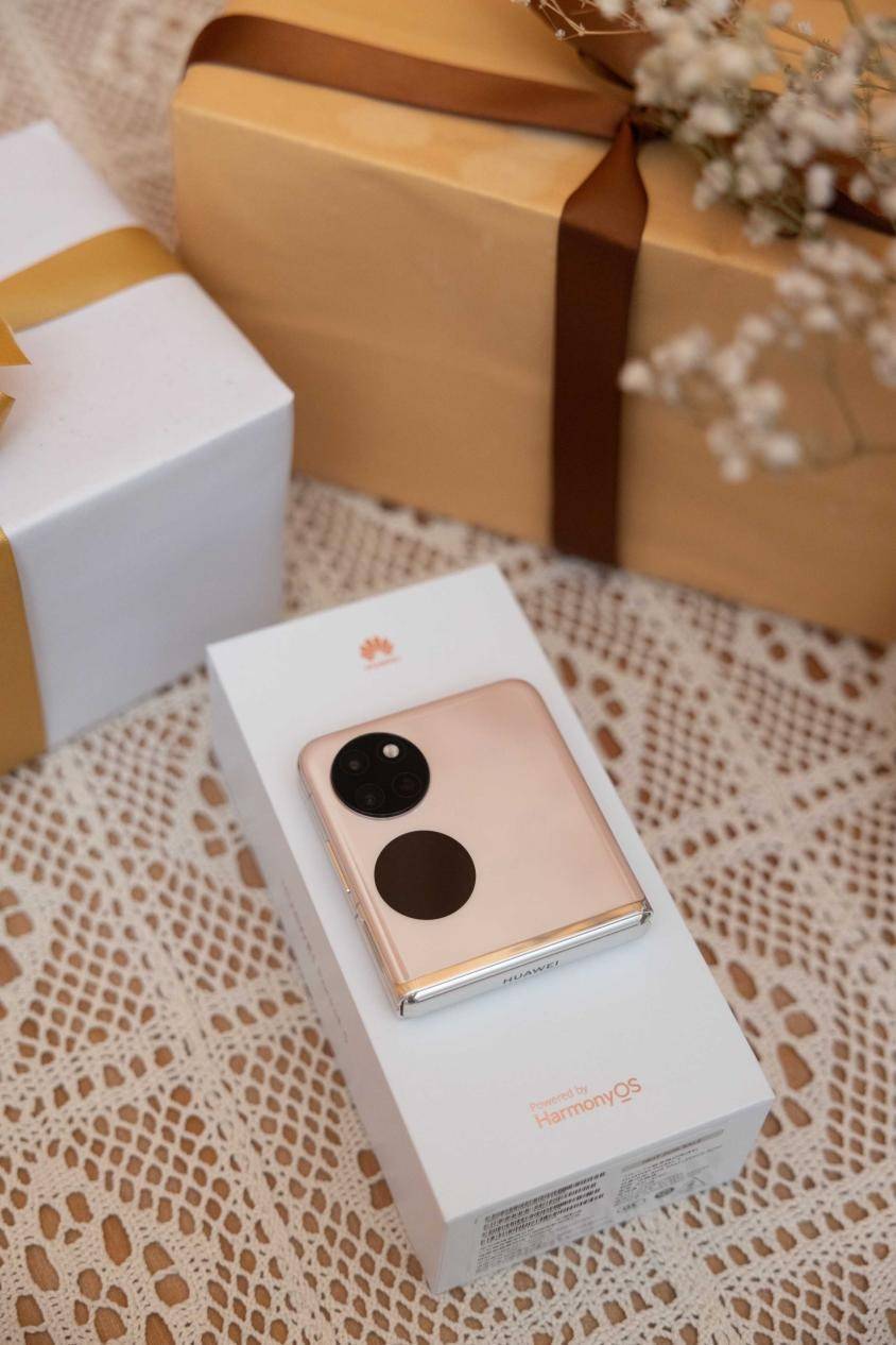 华为pockets小折叠预定年度高口碑时尚单品称号_手机_自拍