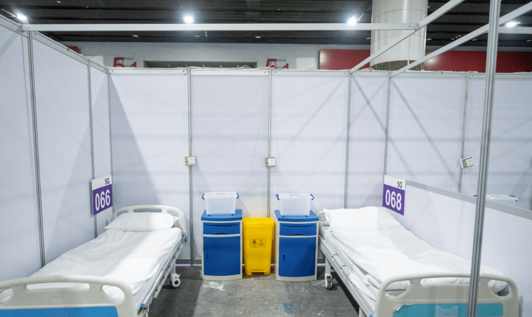 目前,他仍在方舱医院接受隔离观察与治疗.