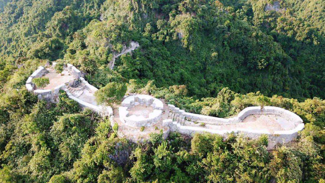 大连城景区 图/微博@凭祥市旅游【chong zuo】小连城小连城,又名山