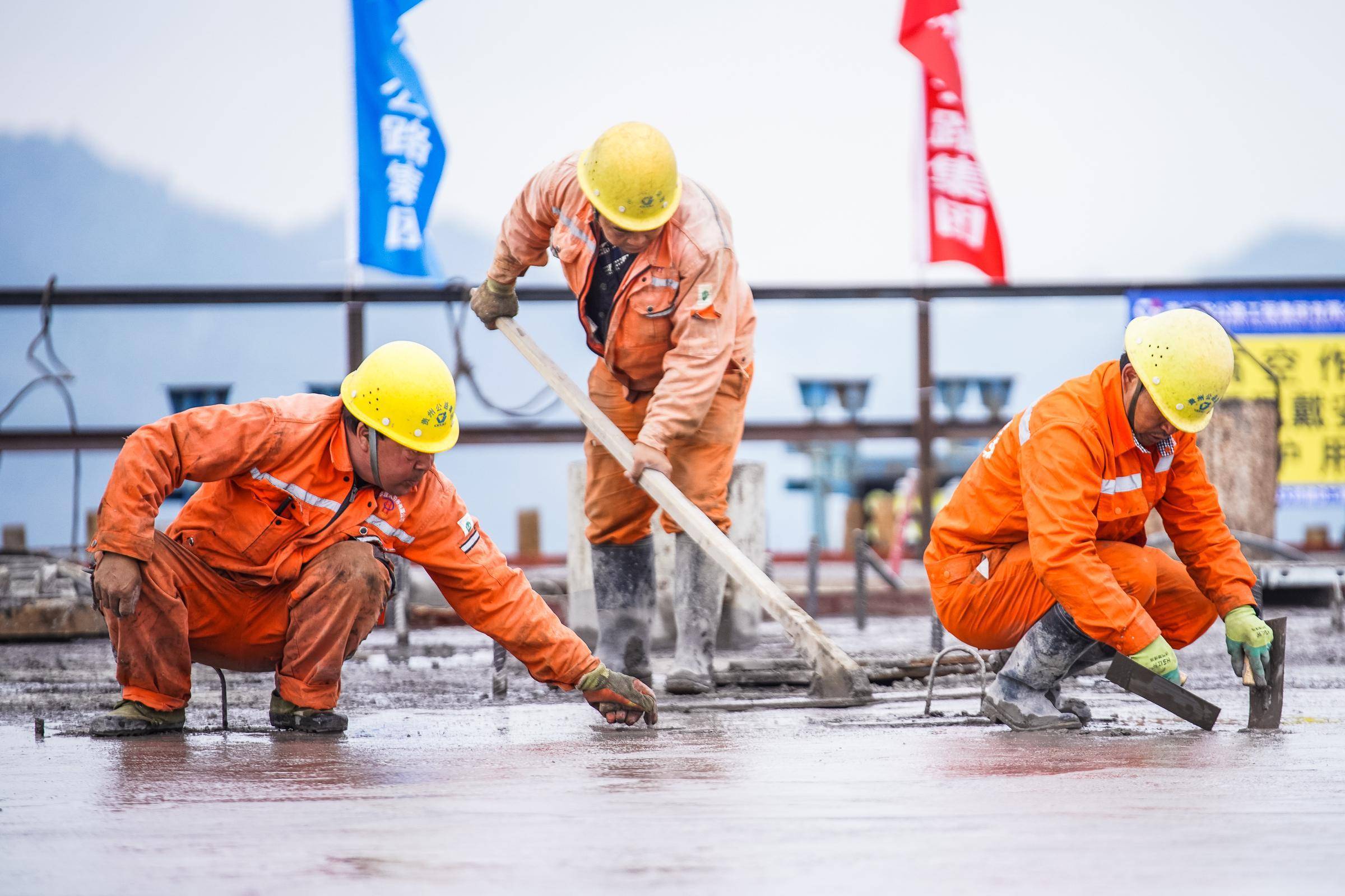 （经济）贵州黔西南：金州大桥工程加紧建立