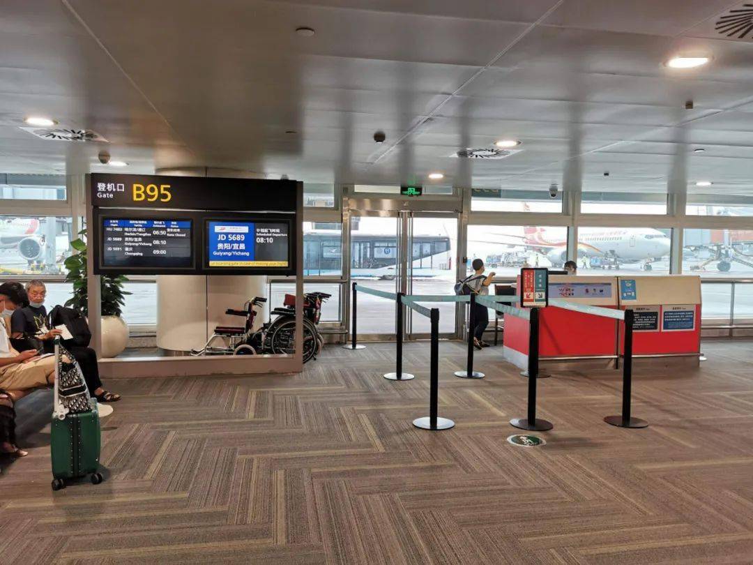 中国最硬核机场:门口种菜,机票手写,8块钱就能飞_佛山_出发_到达