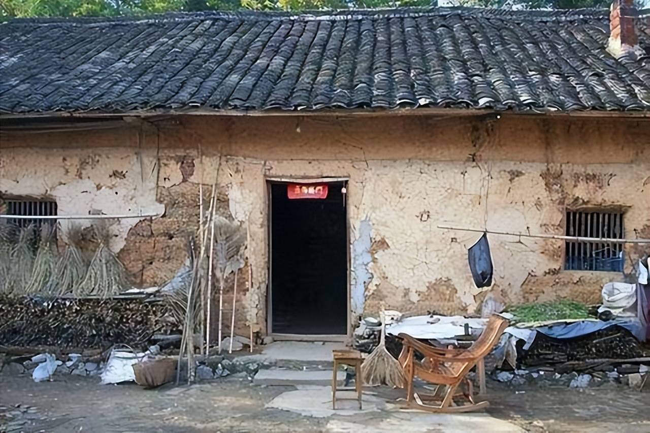 "人过五代另起坟,房过三代必走人",究竟何意?