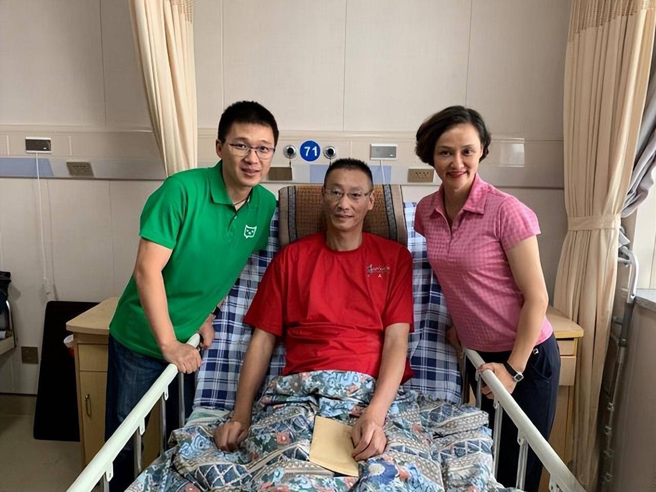 排球名将郑亮:离婚后瘫痪在床,恩师汪嘉伟点亮他的生命灯火_中国男排