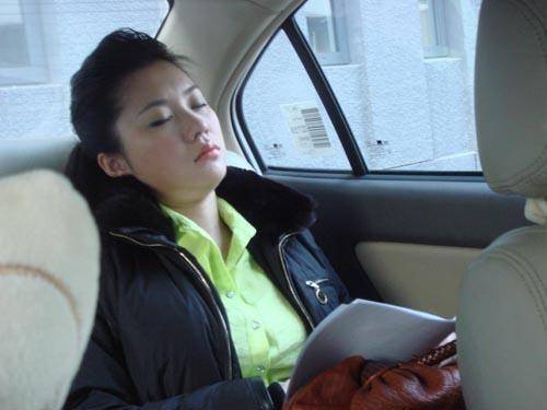 电视著名美女主播紫凝:贷款买车,41岁仍未婚,风光背后有眼泪_新闻