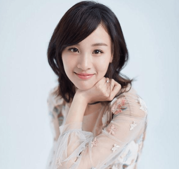 美女演员章龄之:与陈龙闪爱闪婚,四年生两子,被宠成"大女儿"_因为