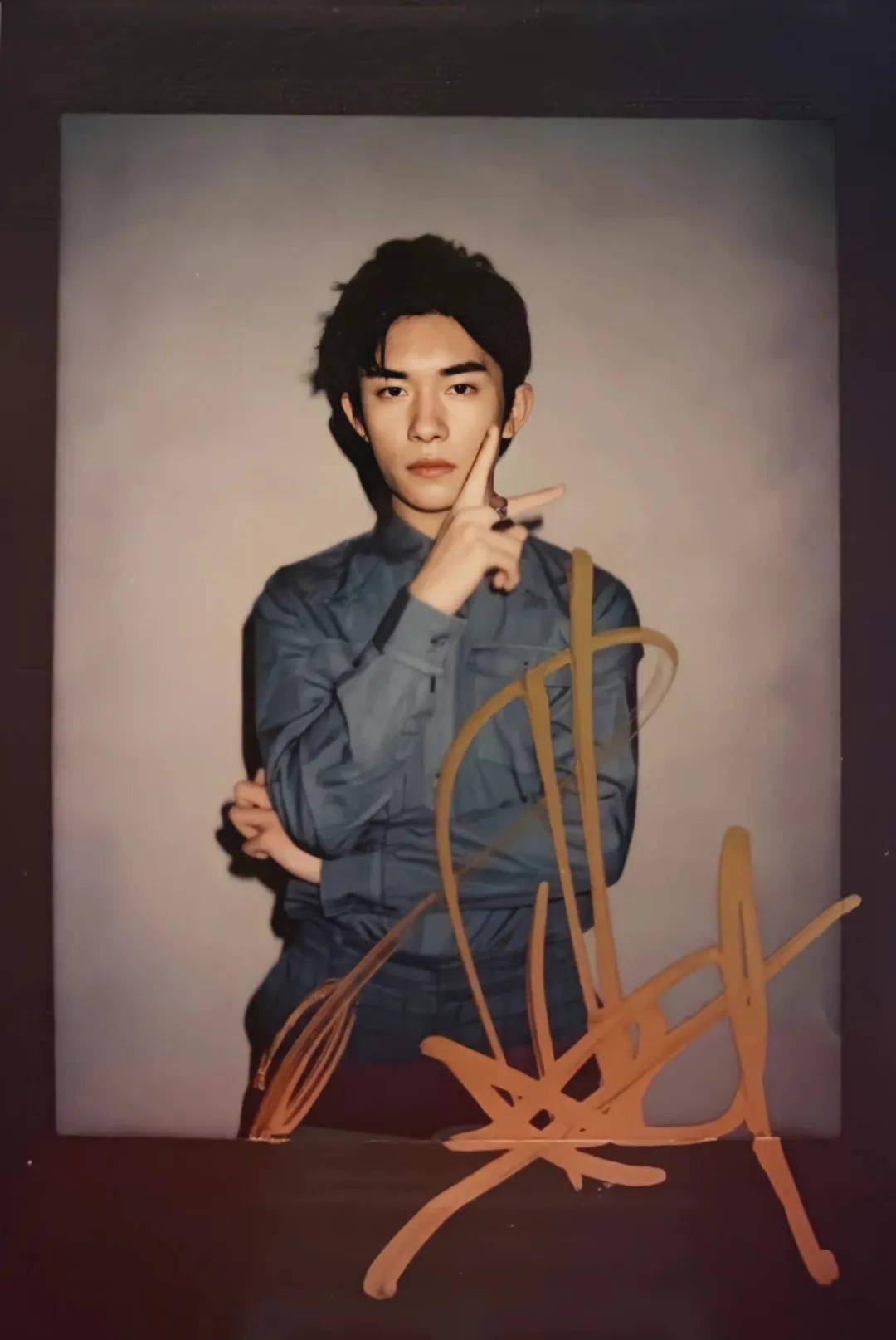 易烊千玺——拍立得系列!_满园_盾矛_玫瑰