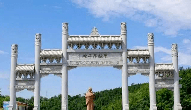 "突出陈子昂四川历史名人这个重要称谓;突出杜甫《陈拾遗故宅》一诗