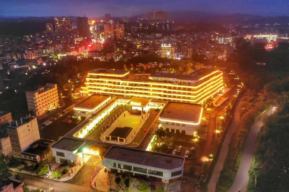 泡陆川温泉,住九龙山庄温泉文化主题酒店,来一场没有遗憾的旅行!