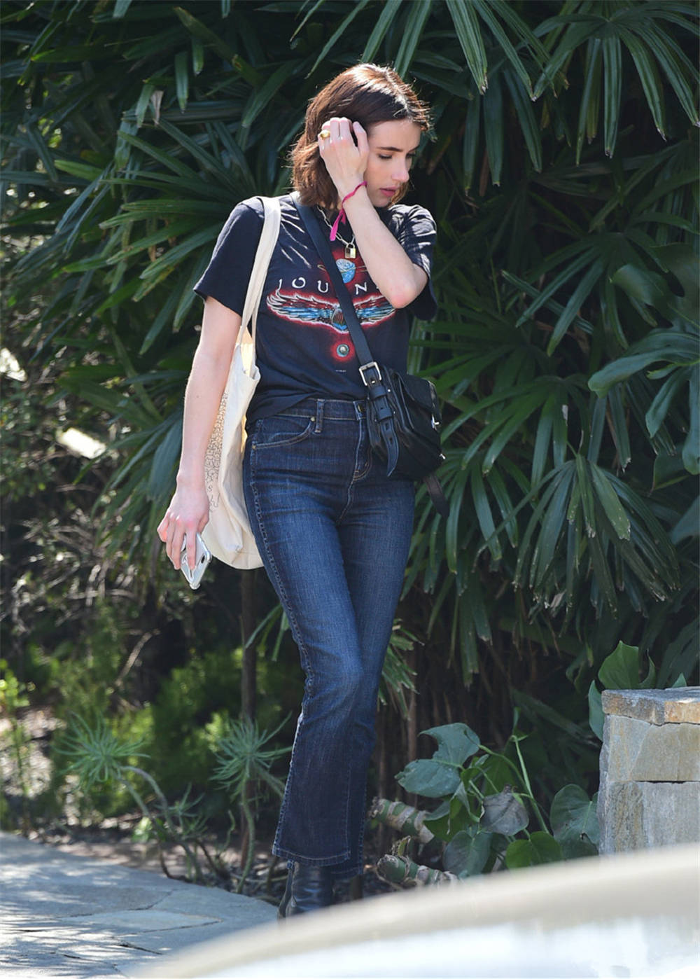 艾玛罗伯茨有颜任性,157cm任性穿喇叭牛仔裤,却格外惊艳显气质_显高