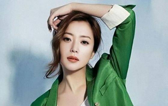 不少网友表示,年轻的李奈映和宋茜非常的相似,不管是五官还是气质都很