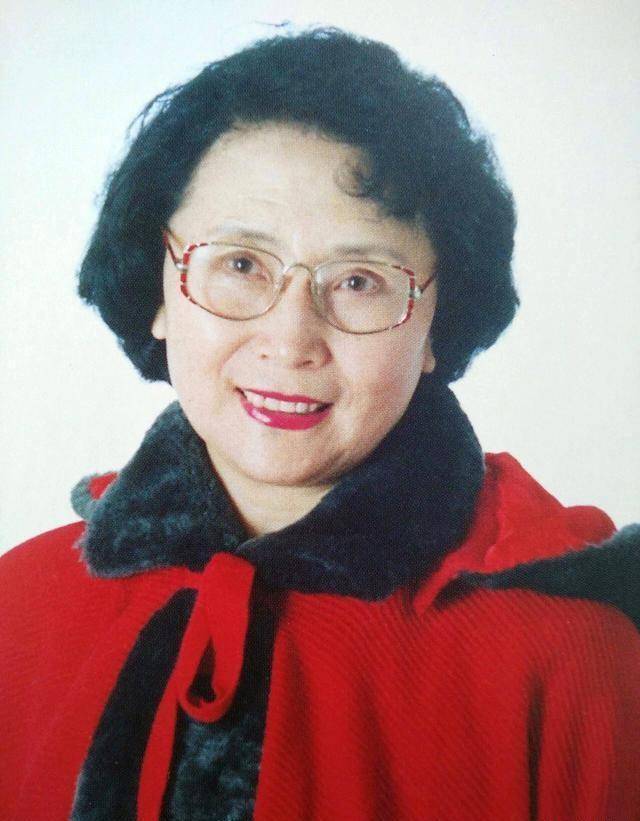 "何兰芬"袁霞:三次穿军装,与婆婆亲如母女,今年87岁了