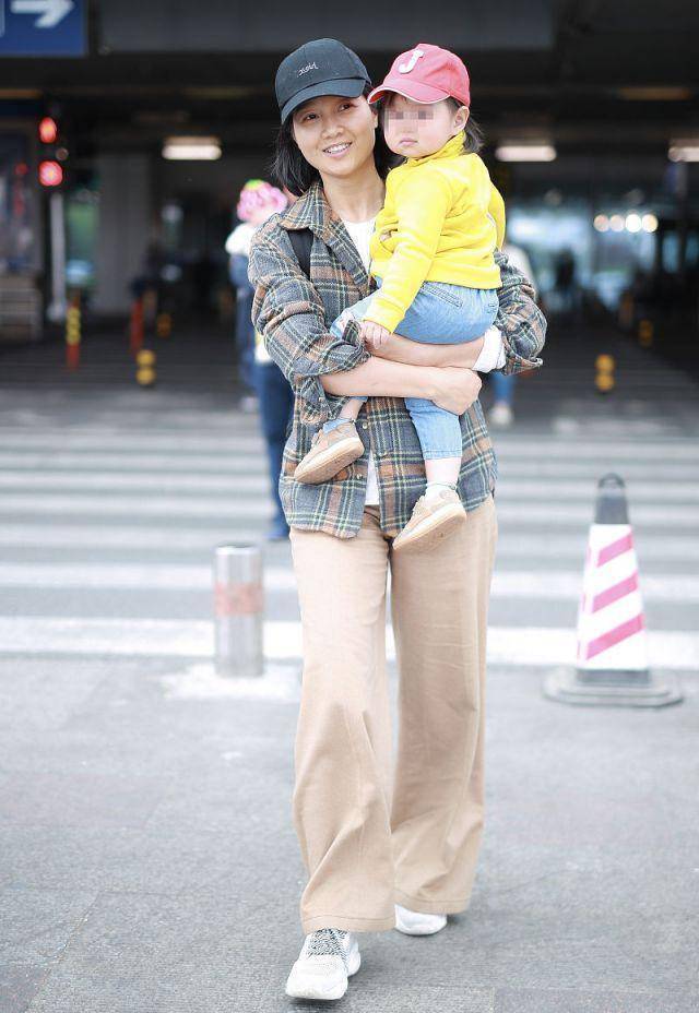 高圆圆产后被指皱纹明显,一下子像是老了10岁?_感觉_宝宝_少女