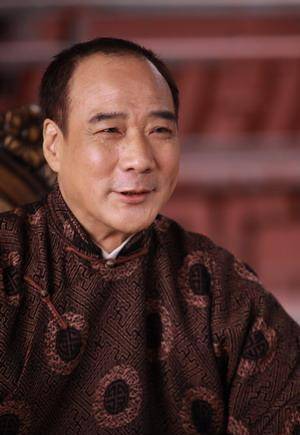 现在,徐少强和严慧明的儿子徐伟栋已经长大成人,也成为一名演员,长相