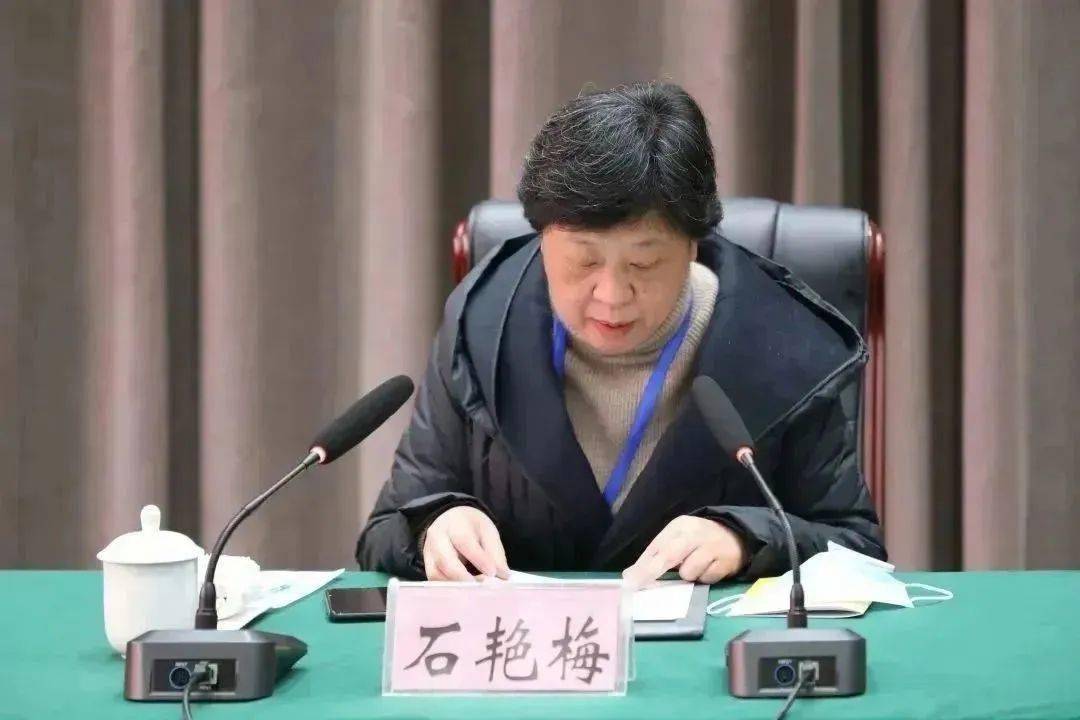 石艳梅 贵阳实验三中党委书记,贵州省名校长工作室主持人,正高级教师
