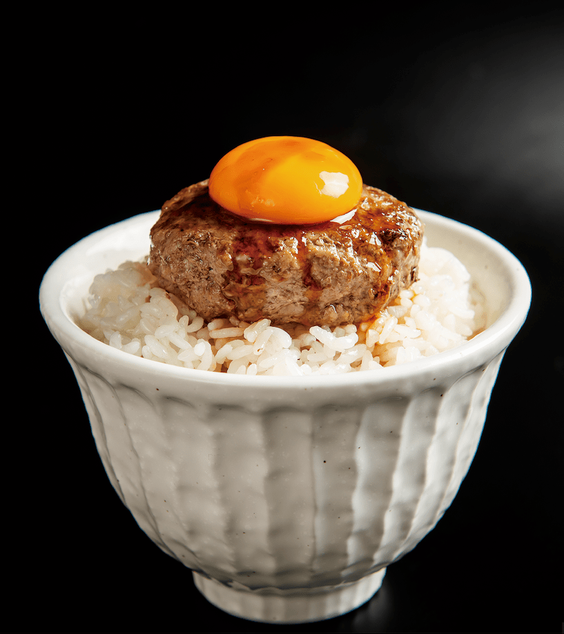 熟成牛肉100%のハンバーグ専門店"出来たて" の肉と米を一緒に味わう