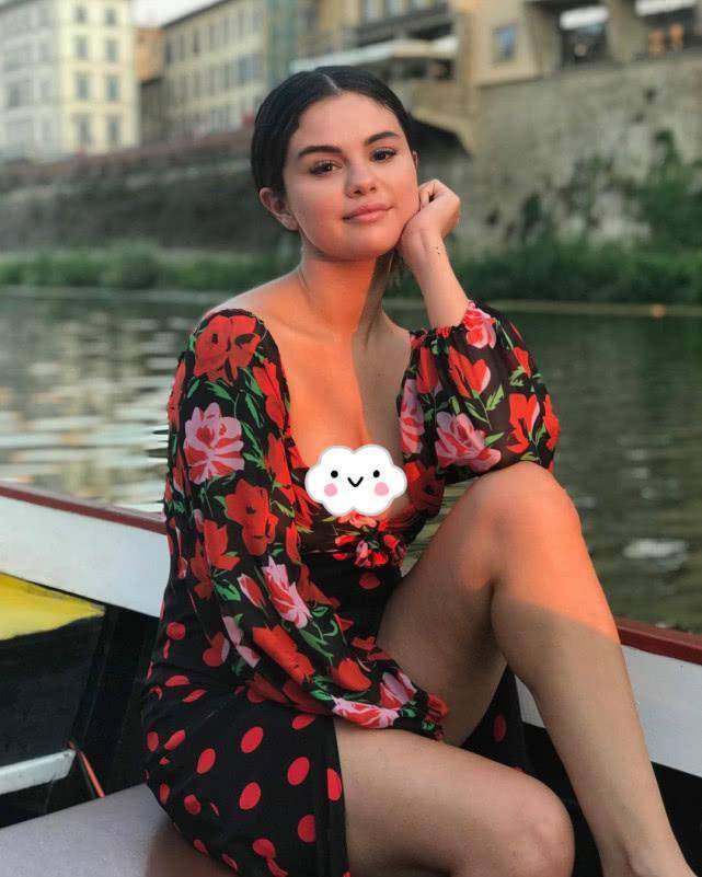 赛琳娜袒露心声:担心自己孤独终老,每天安慰自己还会遇到爱情_比伯