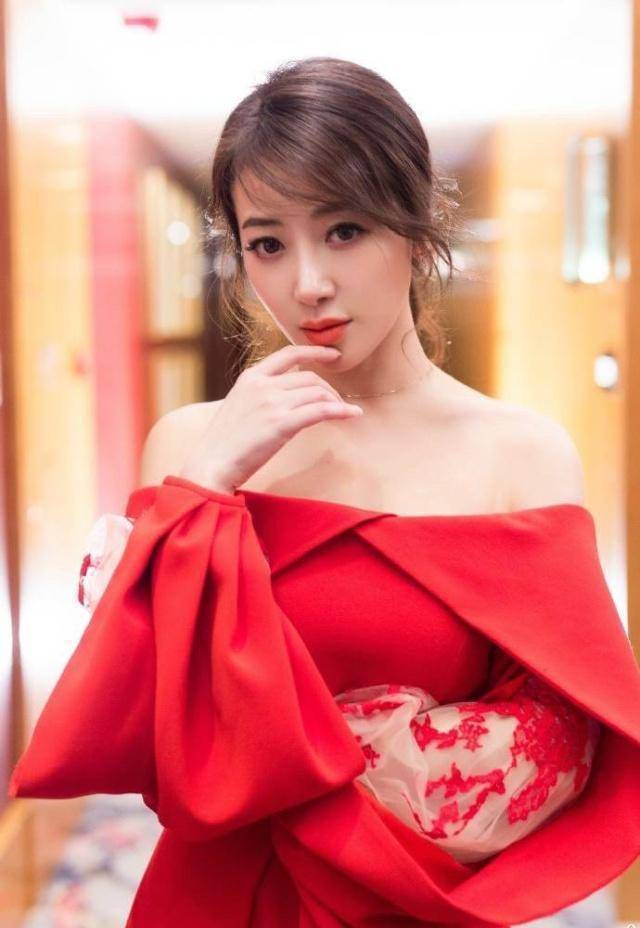 和苏有朋搭戏不火,演美女被胡歌捧红,今40岁依旧苗