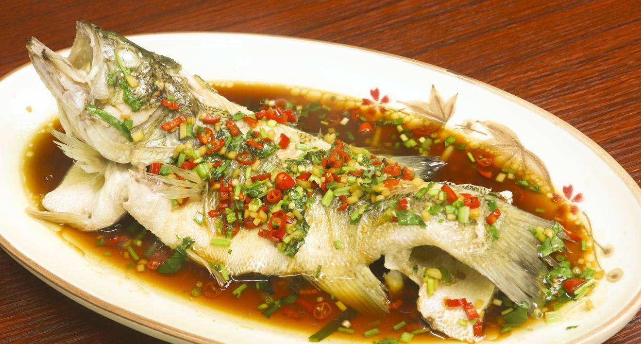 一样的简单味道不一样,不用盐比纯蒸更入味的烧汁鲈鱼_处理_鲜味_清蒸