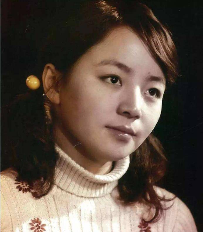 年轻时候的韩红图片