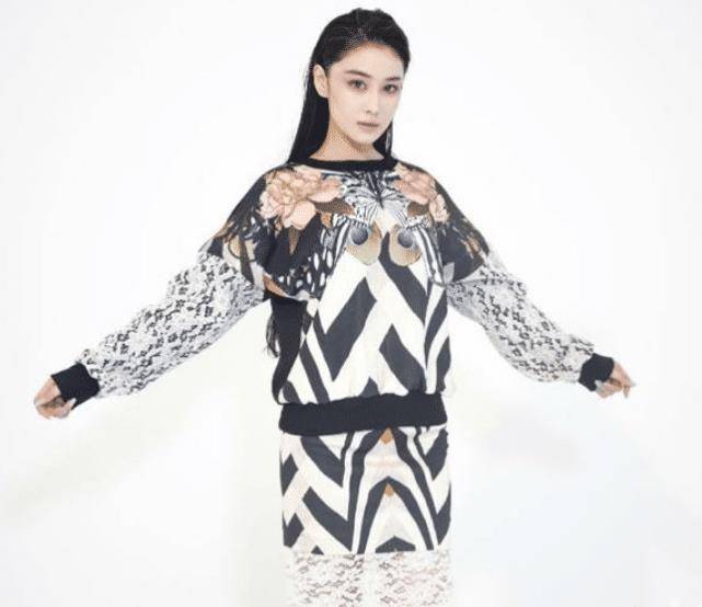 虎豹纹的时尚连衣裙,张馨予再现颜值巅峰,网友:爱了!_女神_气质_衣服