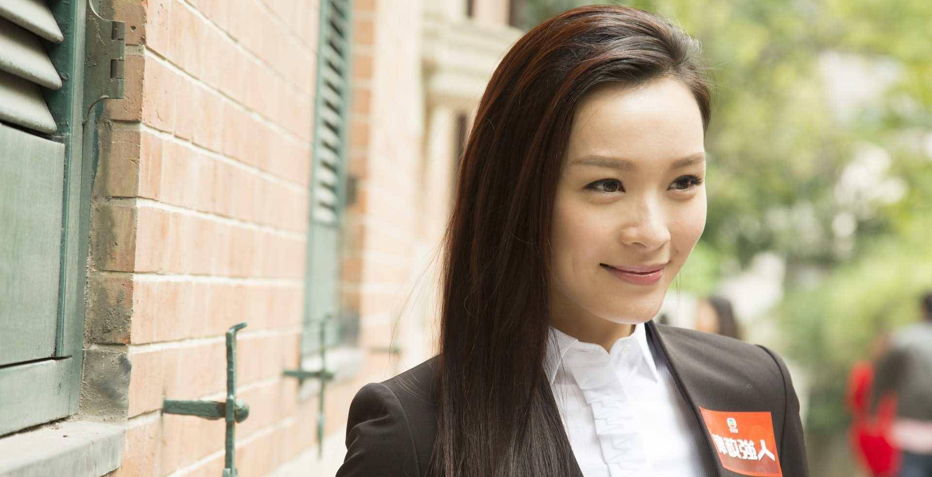 毕竟早前李佳芯在《名门暗战》中饰演的小三角色并不是那么讨喜,而