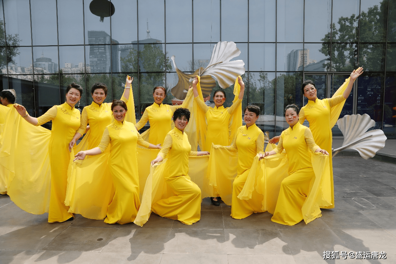 赵智芳:与旗袍有个浪漫的约会_文化_传统_传播者