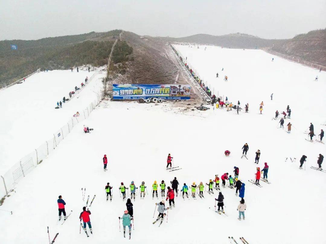 金象山滑雪场,雪野滑雪场,九顶塔滑雪场,卧虎山滑雪场,蟠龙山滑雪场等