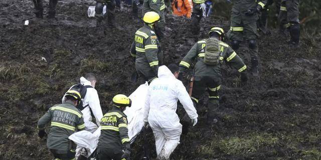 桂林空難事件,客機離奇墜毀133人遇難,屍體卻全部失蹤_飛機上_村民