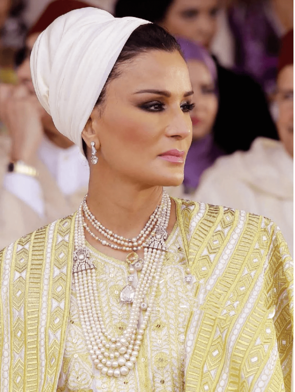 卡塔尔太后闪耀世界杯,有气质,会打扮,63岁脸上没一点皱纹_莫扎_曲线