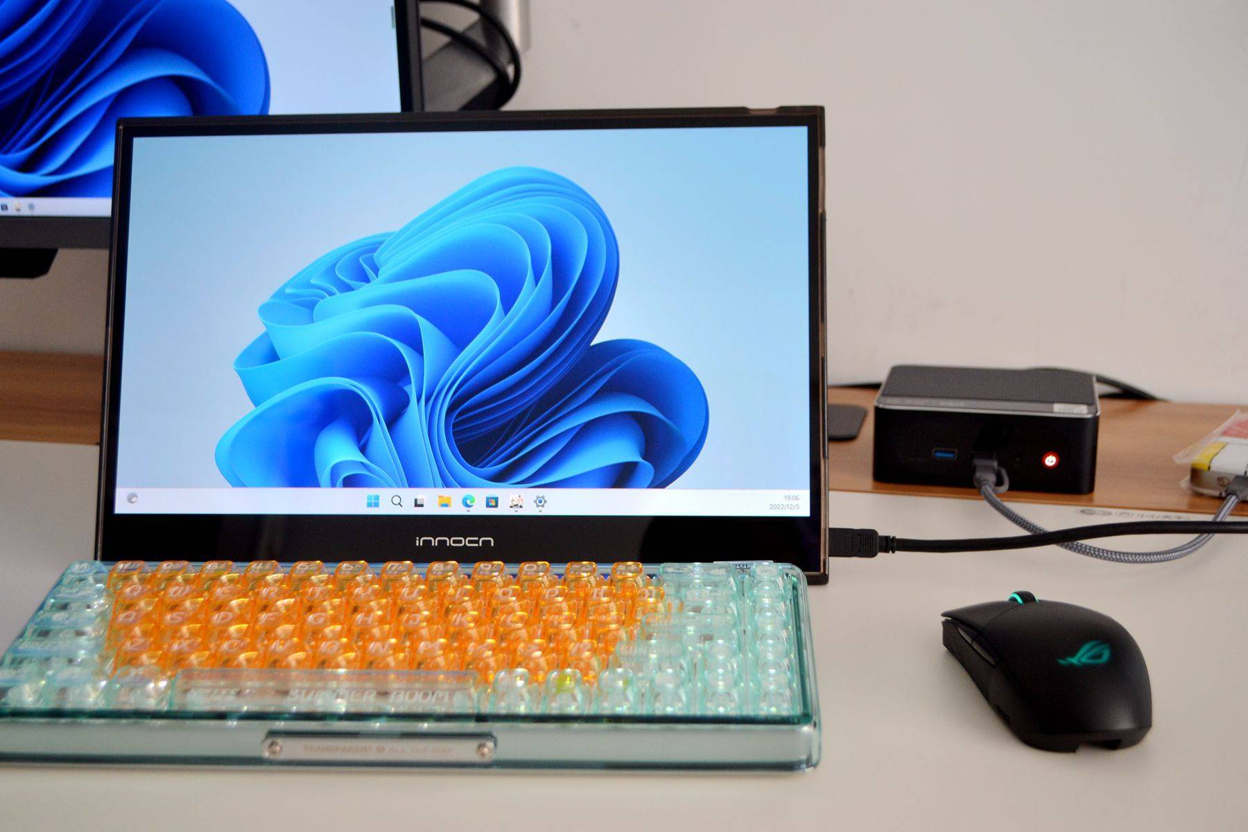 到底该不该买便携屏？手机+便携屏真能变电脑？联合创新15Q1F测评