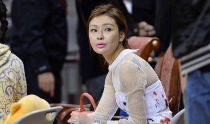 背部有纹身,40岁cba美女老板娘满屏"韵味",够赞_吴迪_评价_陈海涛