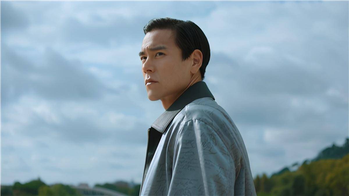 彭于晏腹肌pk何润东,胜负未可知?