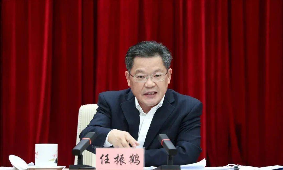 12月8日,省委副书记,省长任振鹤主持召开省政府务虚会议省委副书记