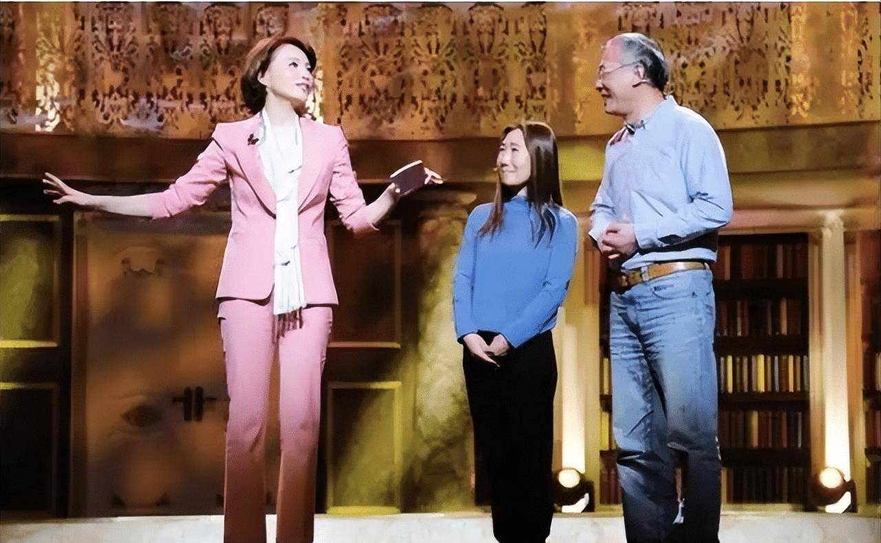 主持人董卿亲自采访了他们一路的历程和感悟,这就是爱情的最好诠释