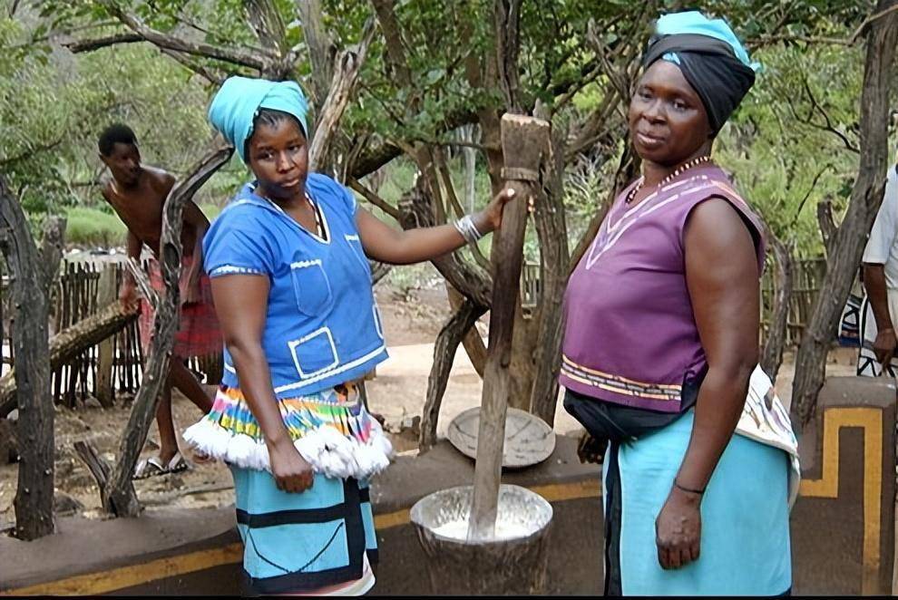 非洲女孩巴特曼:拥有奇特身材,曾供欧洲人观赏,死后被制成标本_白人