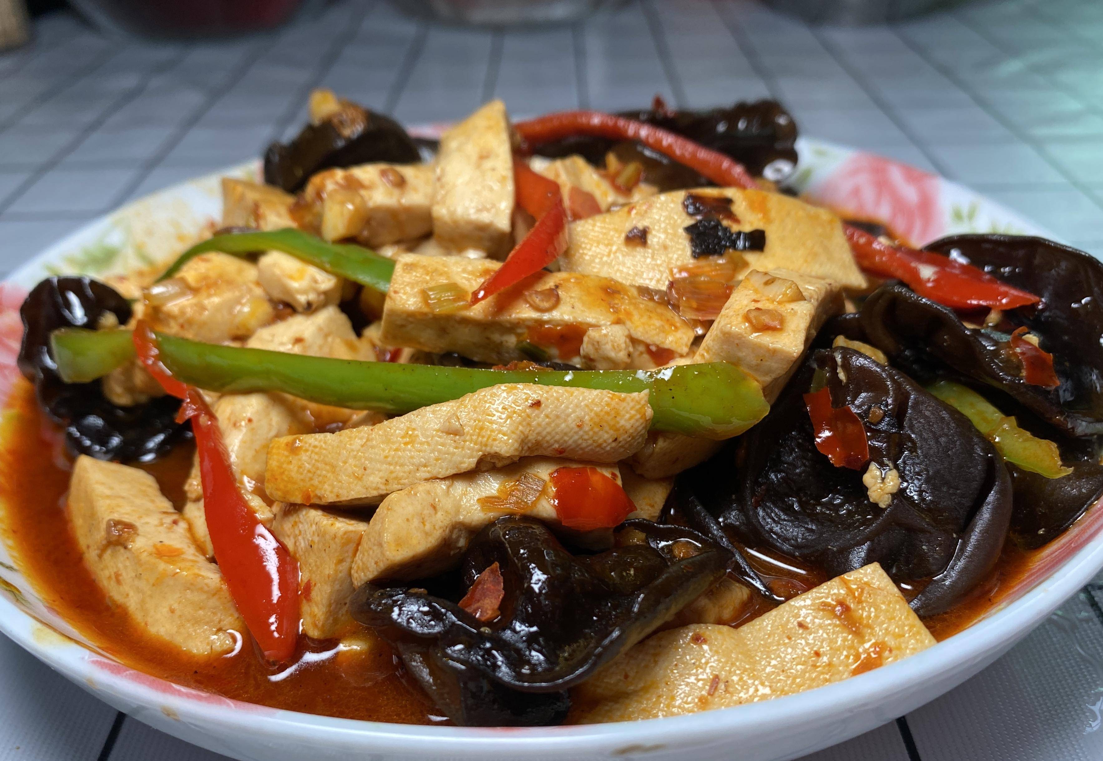 木耳炒豆腐,豆腐不要直接下锅炒,多加这一步,豆腐不腥不碎_步骤_技巧