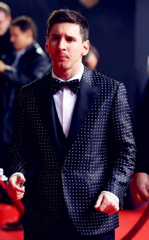 足球王子们西装秀,c罗变霸道总裁,梅西略显忧郁,卡卡高颜值_休闲_球场