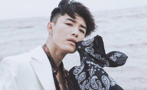 《招摇》姜武被造型压低颜值,生活中的代旭其实非常帅气_心魔_带着
