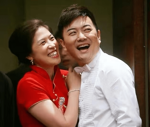 国羽奥运双金王晒全家福:嫁豪门生一对儿女,富豪老公身份不简单_高崚